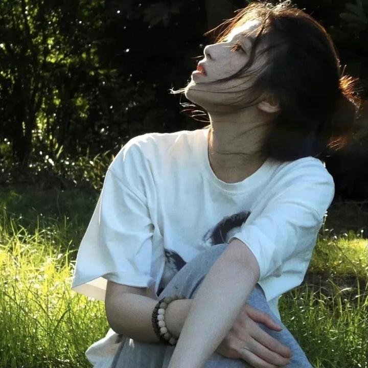 挥著翅膀的女孩